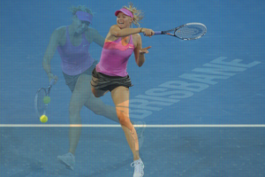 Sharapova in 2014 tegen Serena Williams tijdens het toernooi van Brisbane.